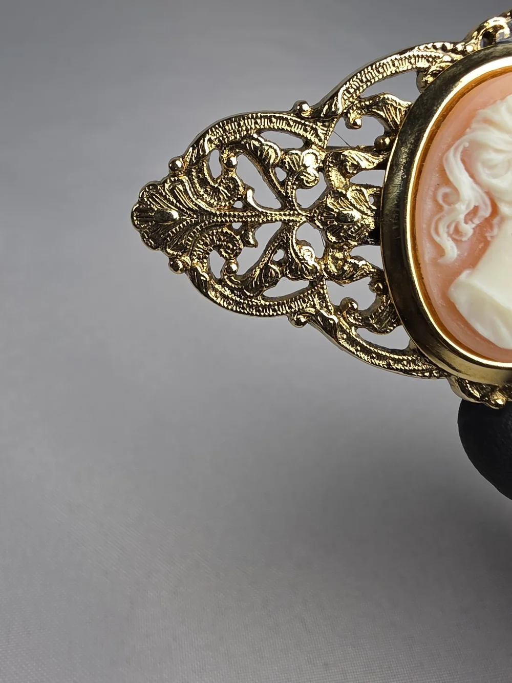 Vintage Gold Tone Filigree Cameo Brooch Ornate Profile Portrait Pin Jewelry